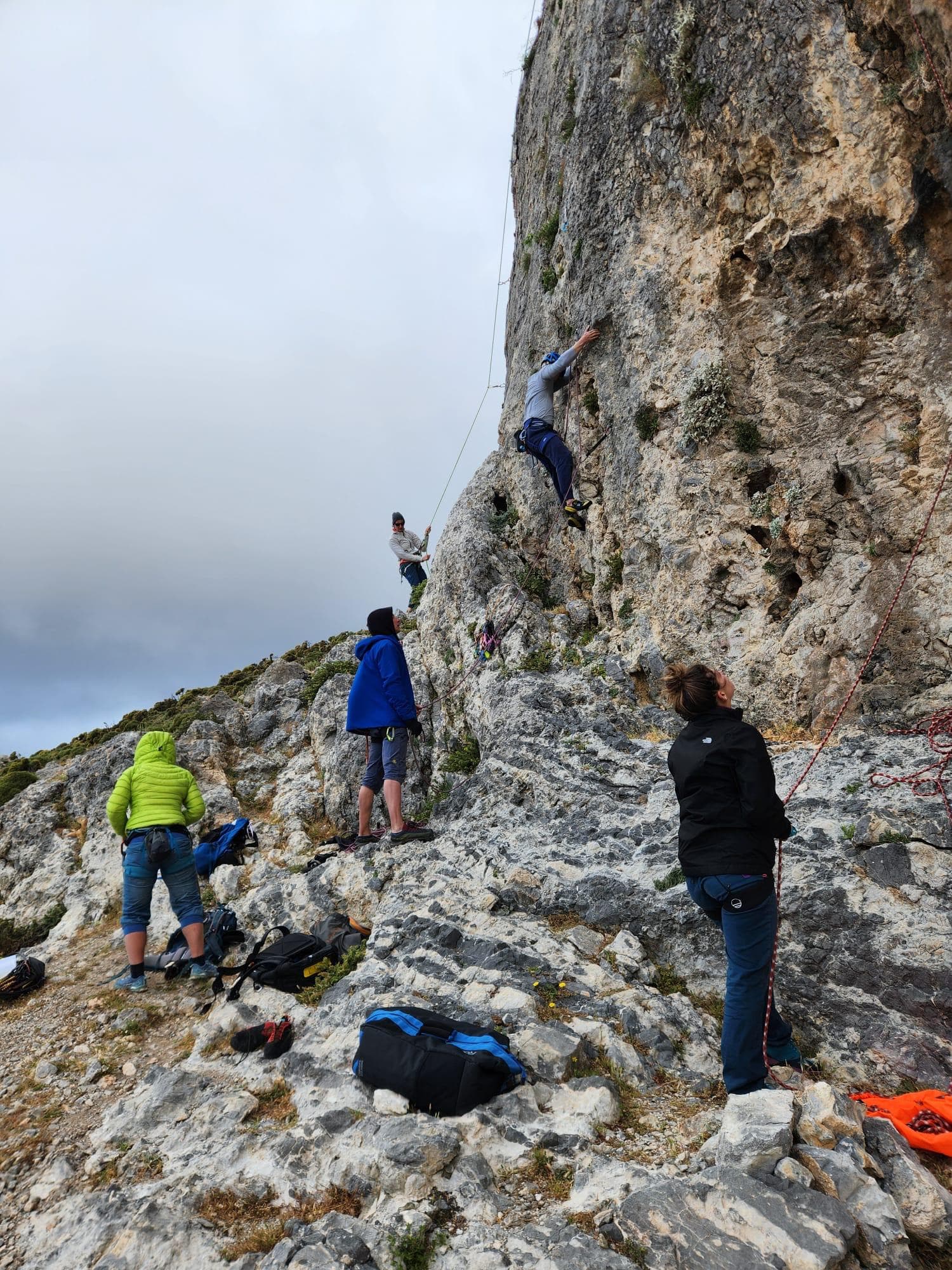 Group climbing at Le Combat des Chefs